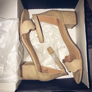 New in box Lane Bryant Low block scalloped heel